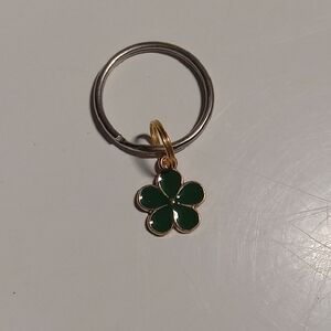 Elegant Green Floral Keychain